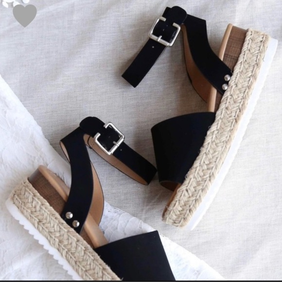 Ladies Black Platform ankle strap espadrille - Picture 3 of 5